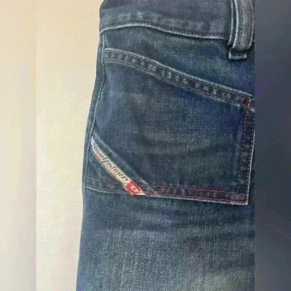 Diesel women’s low rise straight  leg jeans, sz 31 - Picture 2 of 7